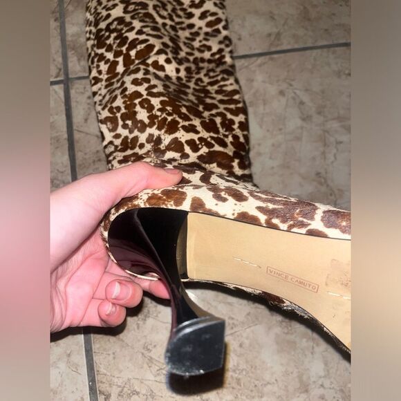 VINCE CAMUTO LEOPARD/CHEETAH PRINT HIGH KNEE BOOTSB - Picture 7 of 9